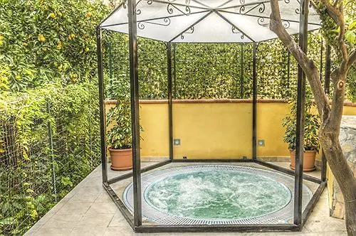 Il Glicine Aparthotel 4*